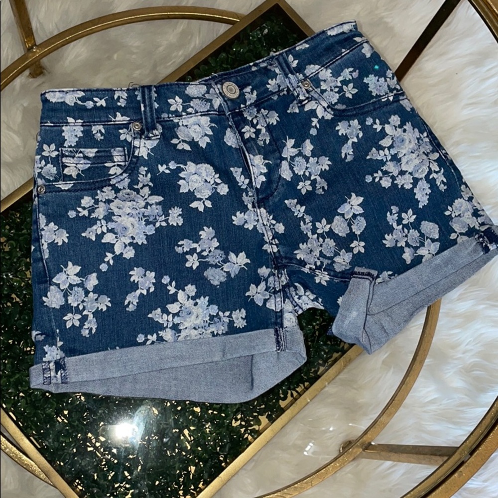 New York & Company jean shorts 💕